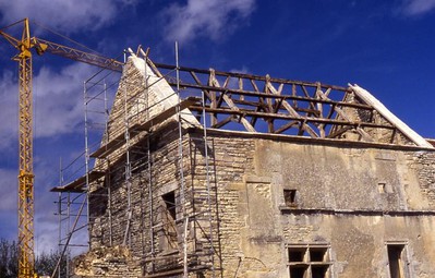 1994 - travaux toiture et pignon ancien corps de logis (photo de Claude GARINO)