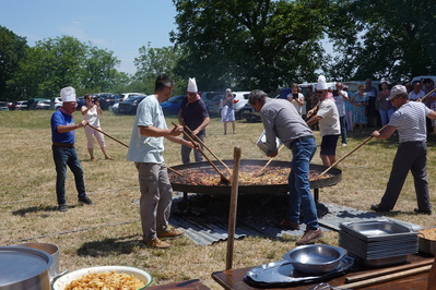 la cuisson commence d'abord les 9kg de lardons (JT)