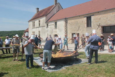 d'abord on remue les pommes de terre et les lardons photo de Claude Garino