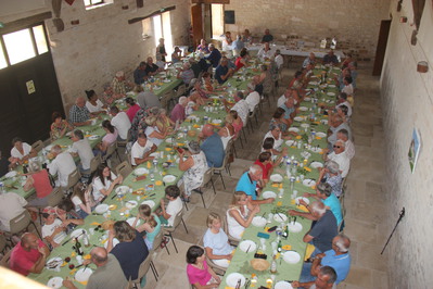les tables sont remplies Photo de Claude Garino